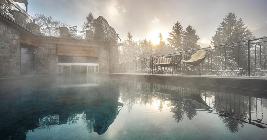 La piscina esterna riscaldata in inverno