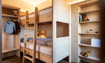 Camera da letto con letto a castello Studio Alpin