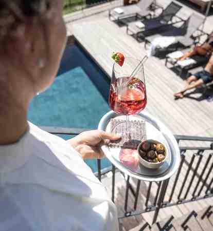 Servizio bar a bordo piscina