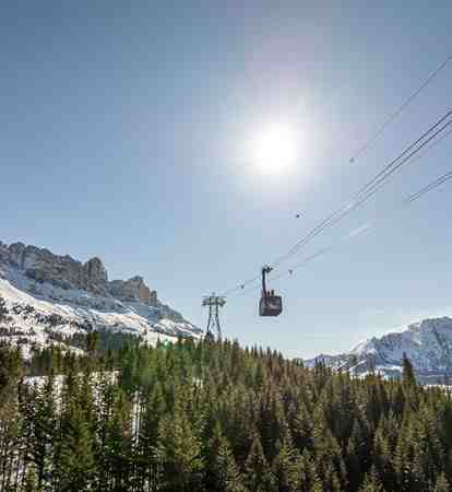 Cable car of Tiers in winter