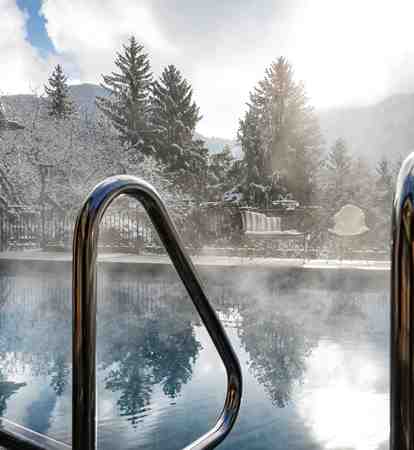 La piscina esterna riscaldata in inverno