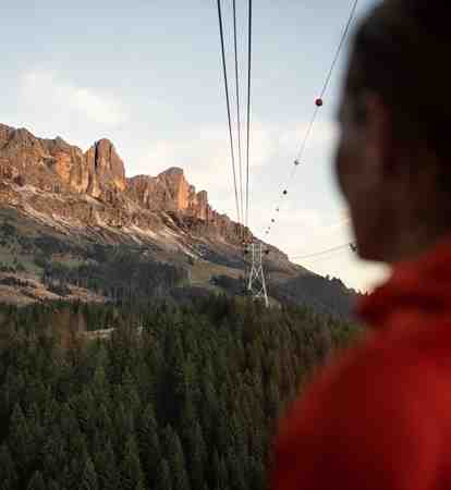 Mit der Seilbahn in die Berge