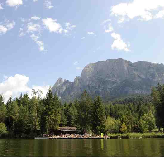 Der Völser Weiher im Sommer