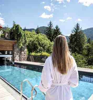 Piscina esterna Hotel Paradies