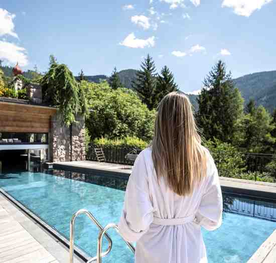 Piscina esterna Hotel Paradies