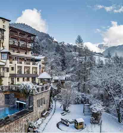 Hotel Paradies in winter